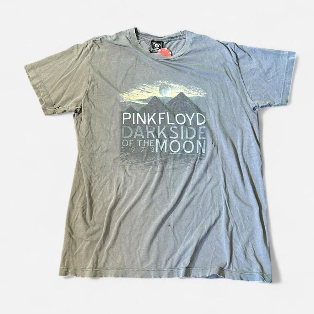 VTG 2005 Pink Floyd Dark Side of the Moon faded and distressed band tee shirt